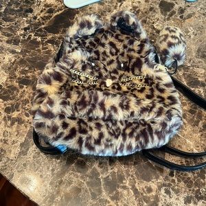 7051 place purse OS